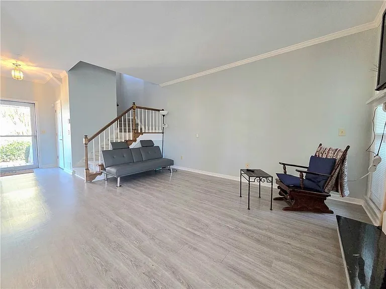 1426 Cambridge Cmn — Photo 13