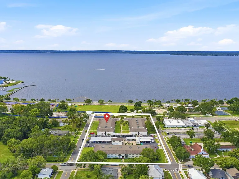 Locale Lake Monroe — Photo 37