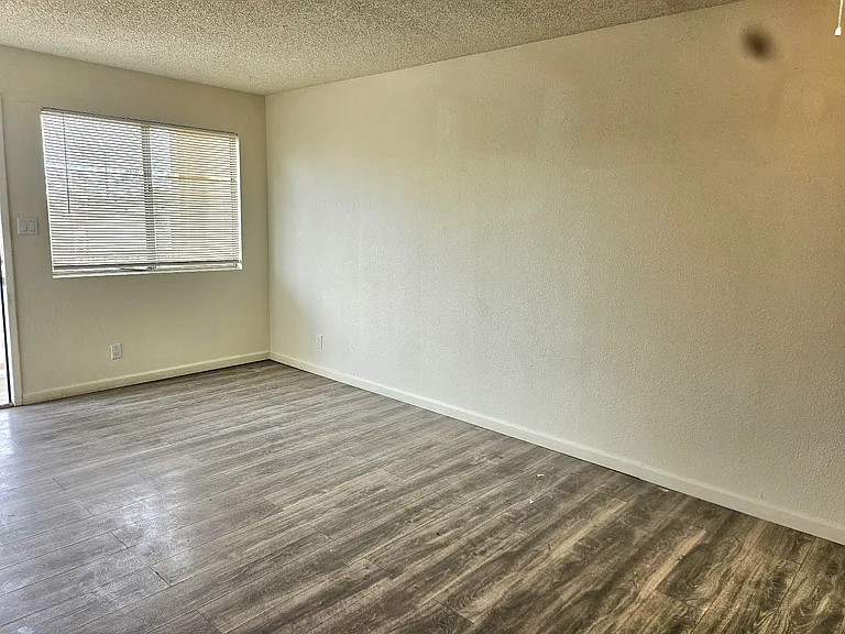 7126 N 66th Dr #202 — Photo 3