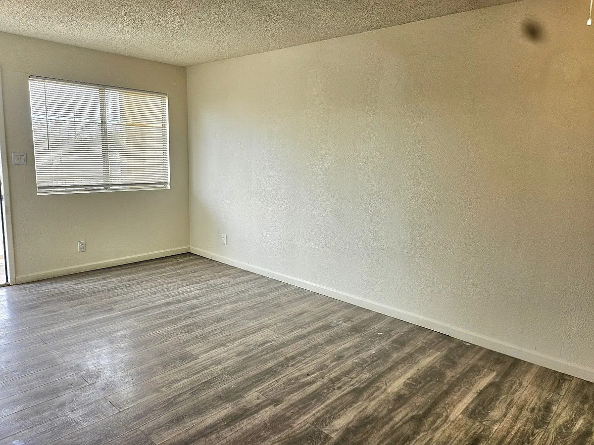 Building Photo - 7126 N 66th Dr #202