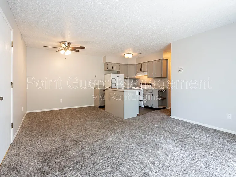 844 N Waco Ave — Photo 2
