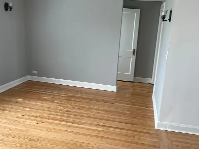 5011 N Rockwell St #3 — Photo 4