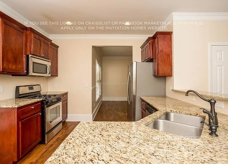 712 Connally St SE — Photo 6