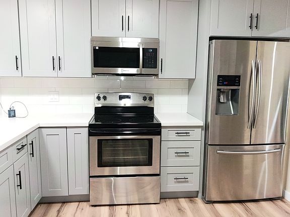 2nd image of 6081 Ashburton Dr