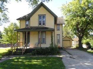 909 W Washington St, Oregon, IL 61061