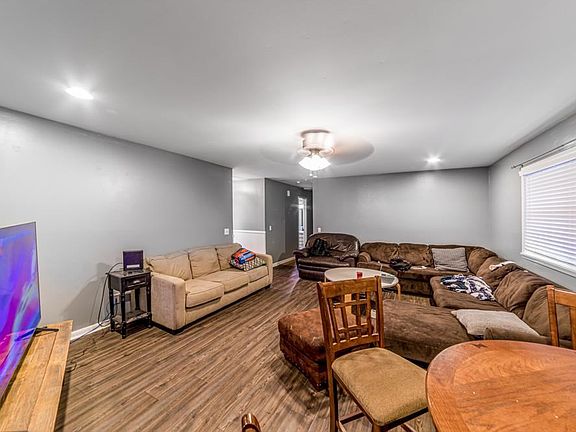 3rd image of 913 W Preston Ave