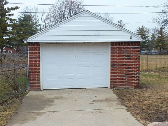 Detached Garage