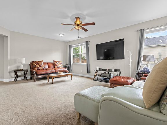 3rd image of 170 Rivendale Dr