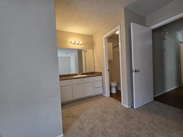 11900 Alpheus Ave #B — Photo 10