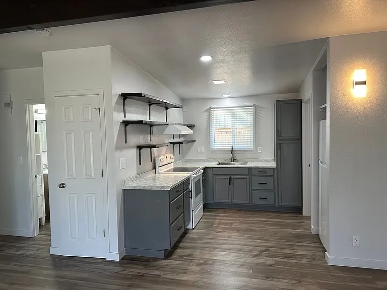 582 Cardinal Way — Photo 9