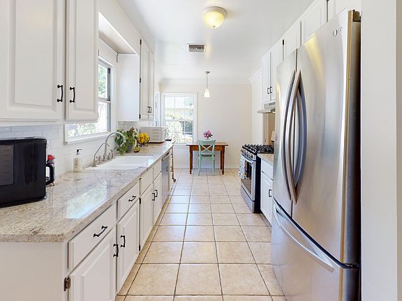 4th image of 2222 Katherine Ave