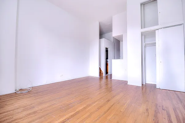 Rented by Urbane Brokerage | media 22