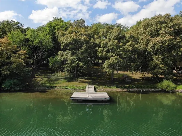 34 SW Fishing Lake Dr, Mound City, KS 66056