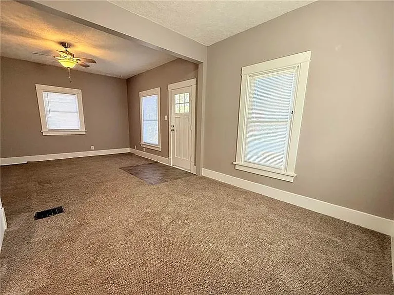 6521 Logan Ave — Photo 3