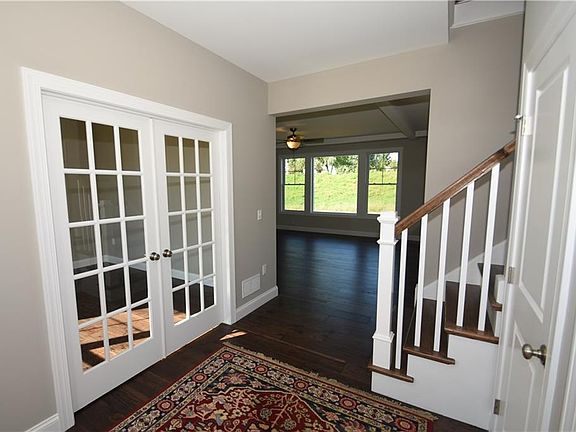 5th image of 18 Fox Hunt Cir