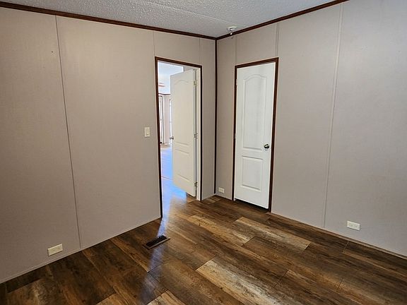 5th image of 106 Stoney Creek Dr #11