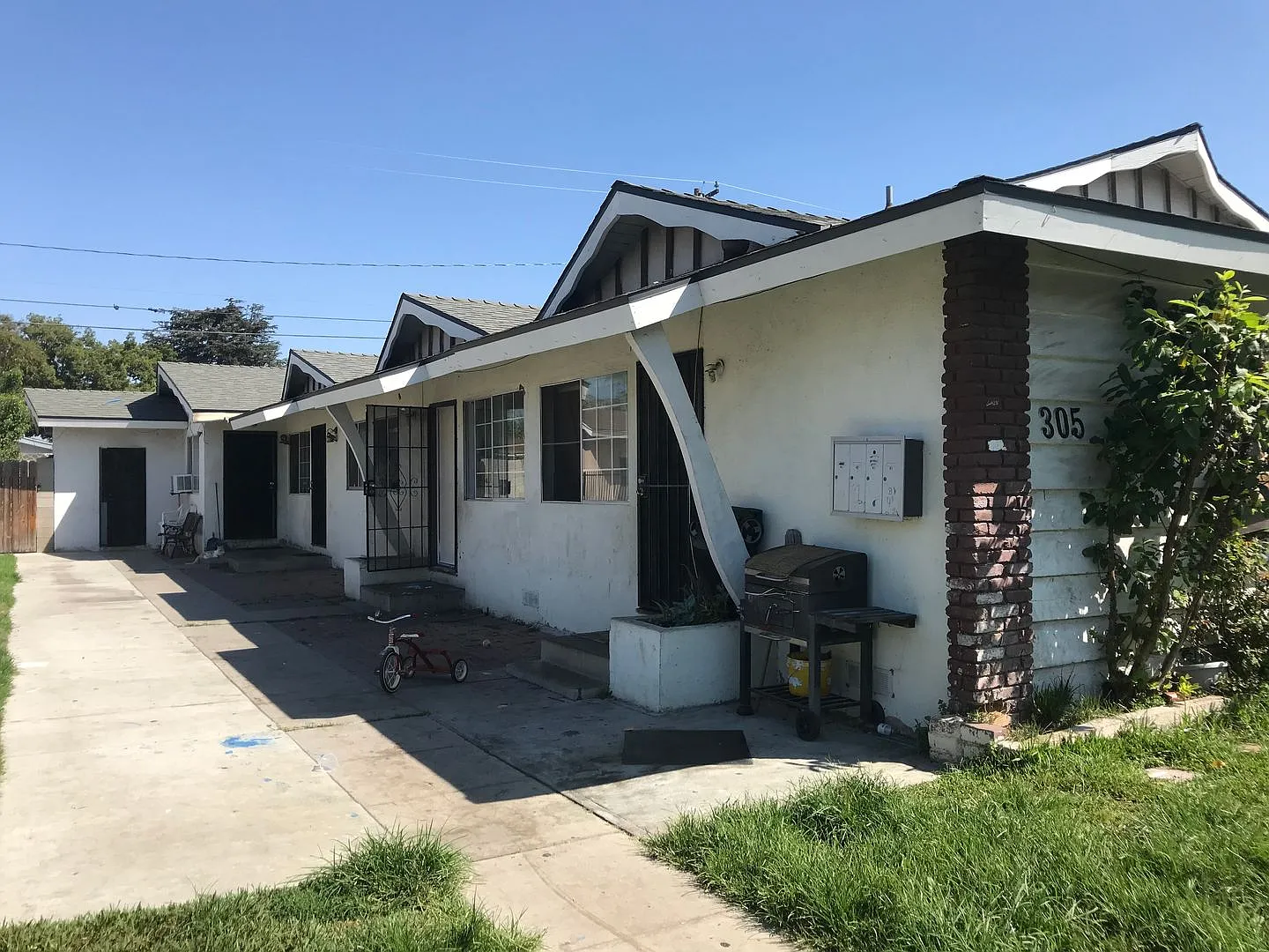 305 W Guinida — Photo 4