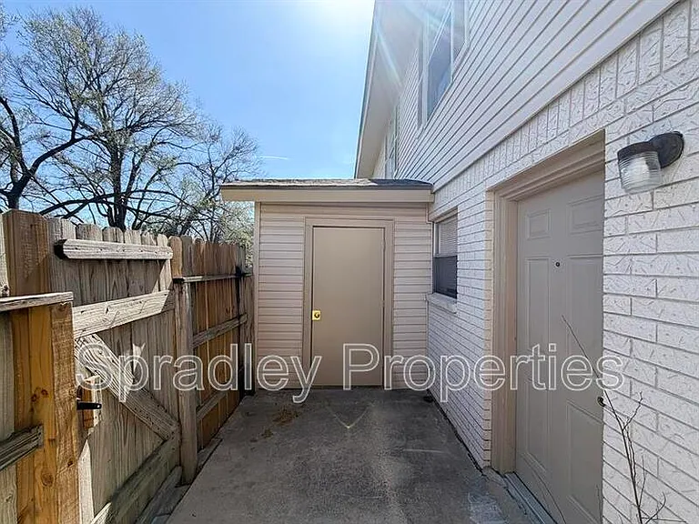 1027 N Wall St — Photo 15