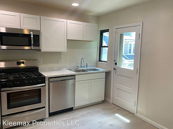 2nd image of 2919 Victoria Ave #4