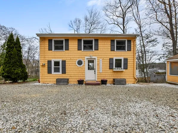 17 4th St, Amesbury, MA 01913