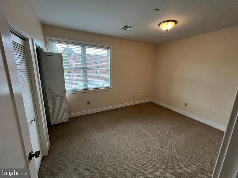 7733 Winston Rd — Photo 10