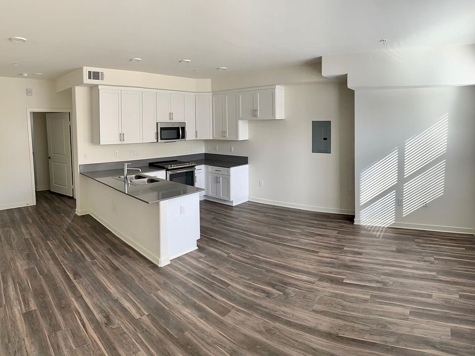 2nd image of 2024 Ventura Blvd