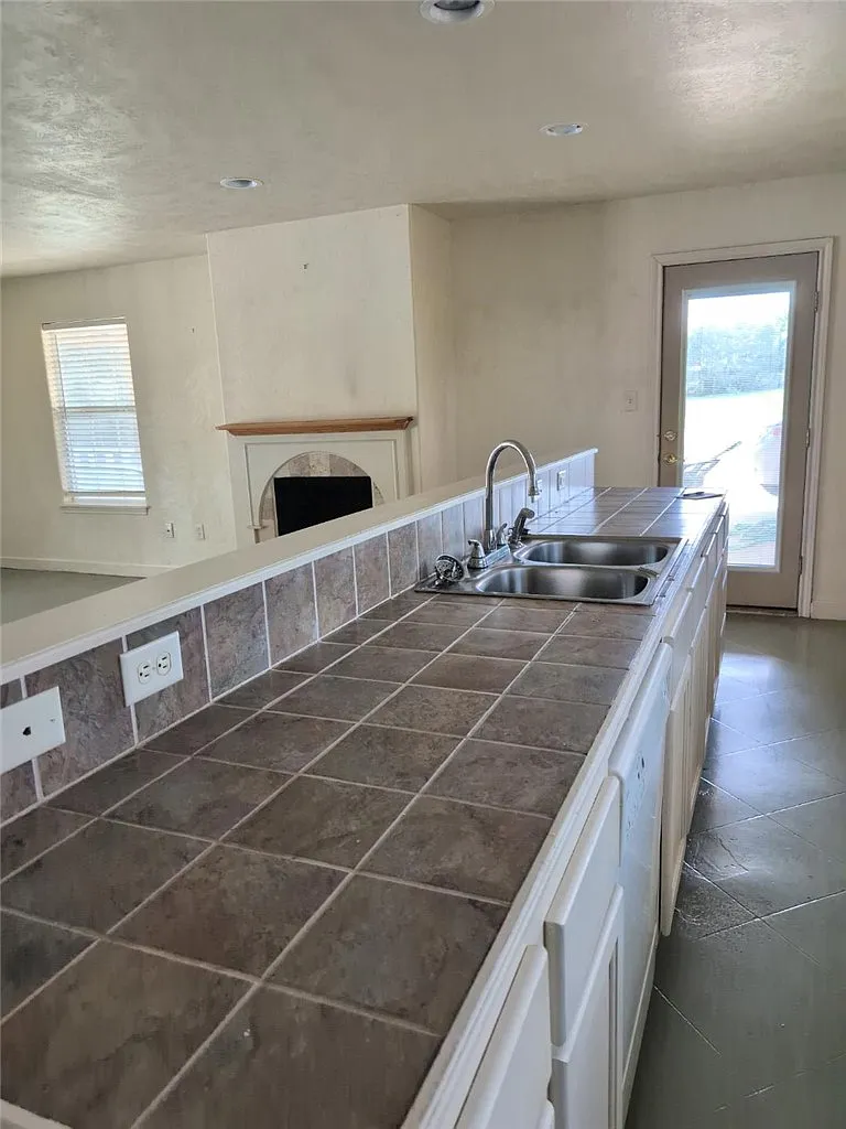 Building Photo - 10954 Jackrabbit Ln