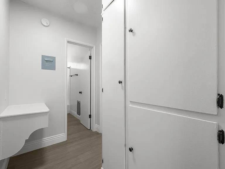 3907 Roxanne Ave — Photo 13