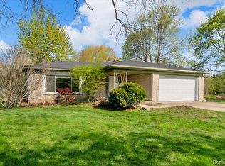 19230 Red Maple Ct, Southfield, MI 48076