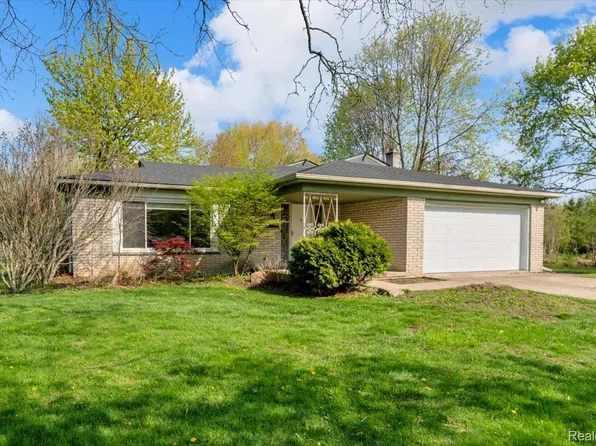 19230 Red Maple Ct, Southfield, MI 48076
