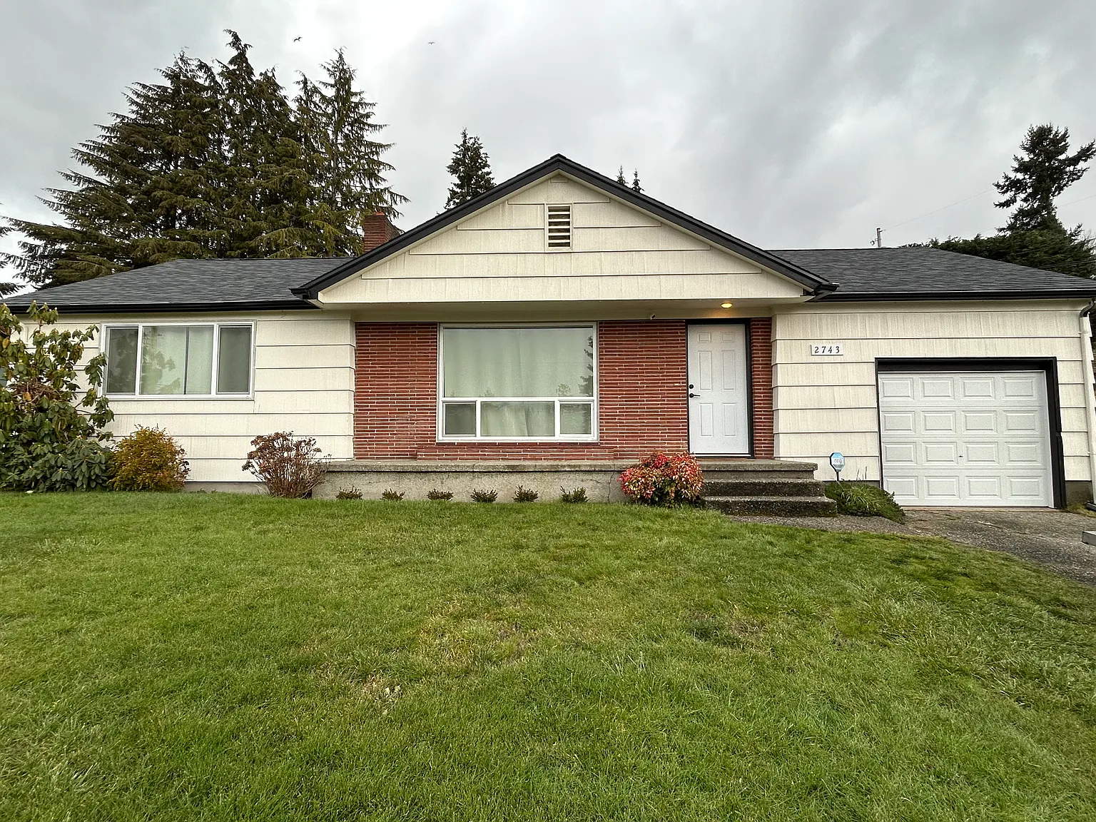 2743 Sylvan Dr W — Photo 1