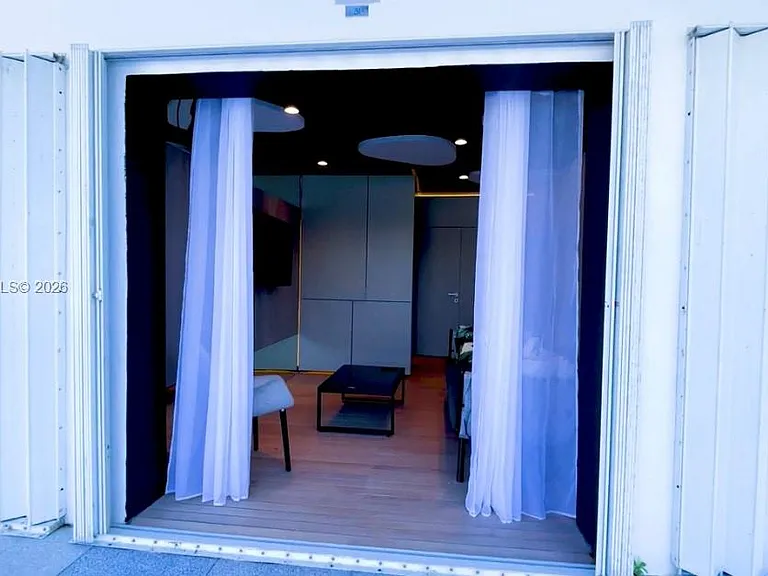 5255 Collins Ave #9E — Photo 35