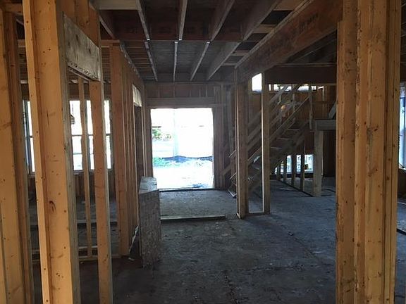 3rd image of 1806 N Walnut Ave