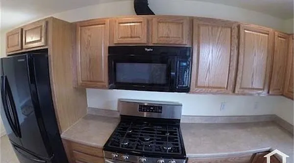 2 bed, 900 sqft, $1,375 — Photo 2