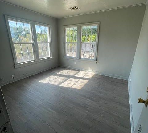 4th image of 1828 N Park Ave