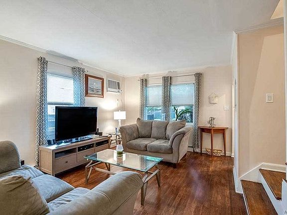 4th image of 146 Franklin St