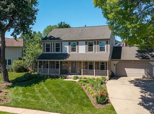 3272 Kinross Cir, Herndon, VA 20171