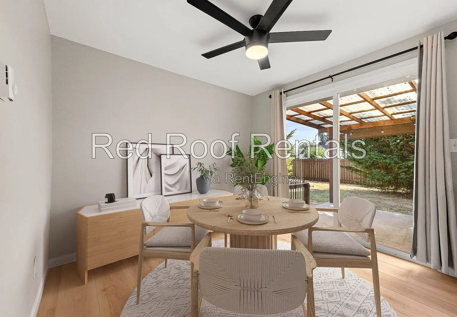 3 bed, 1.0 bath, 1008 sqft, $2,400 — Photo 2