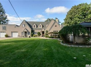 414 Avalon Pl, East Meadow, NY 11554