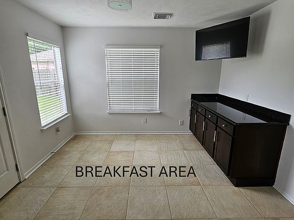 4th image of 1806 Oak Ridge Dr
