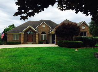 3270 Hixon Rd, Rochester, MI 48306