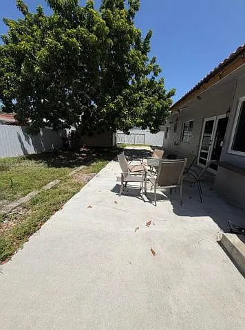 4 bed, 2.0 bath, 1333 sqft, $3,500 — Photo 3