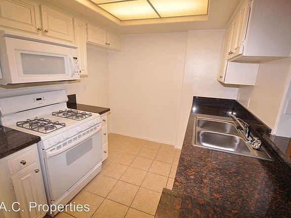 5th image of 6041 Fulton Ave APT 107