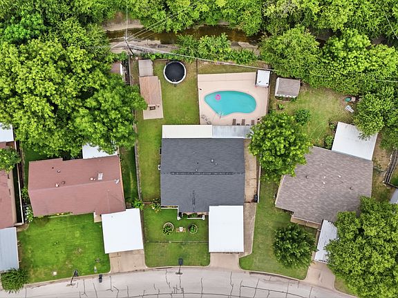 4th image of 520 Thompson Dr