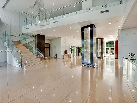 4th image of 2775 NE 187th St APT 528