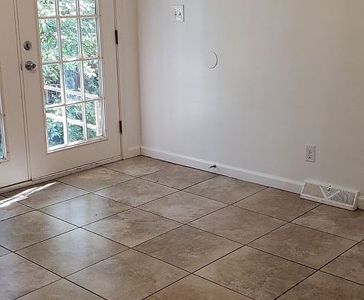 4th image of 611 S 75th St