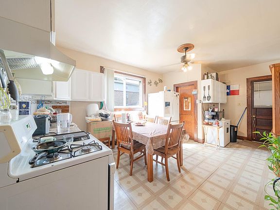 2nd image of 3720 Deodar St #2