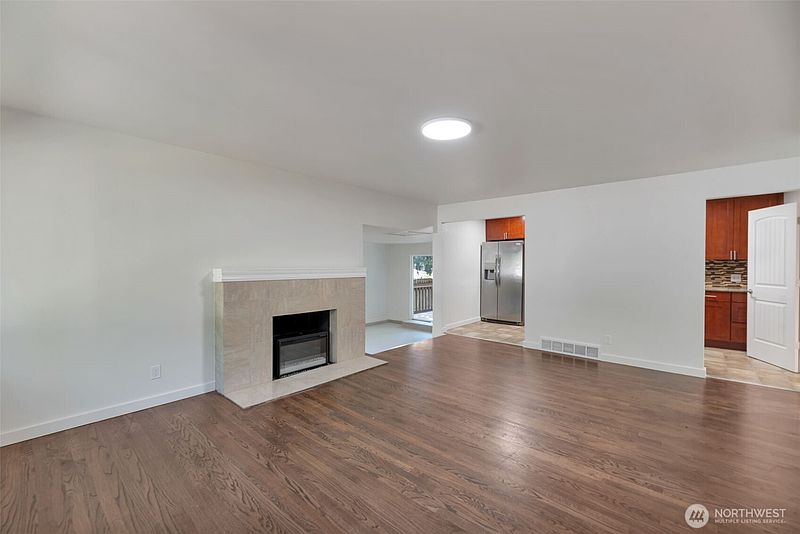 3rd image of 11229 29th Avenue SW