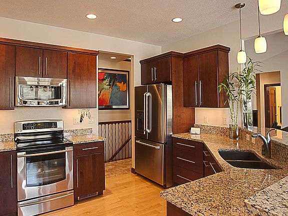 4th image of 2906 Wellington Dr