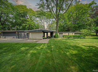 29498 Sugar Spring Rd, Farmington Hills, MI 48334